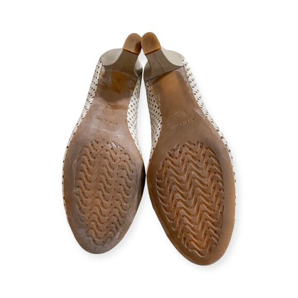 GEOX Marian perforated leather pumps with bows. Size 38 EU, in taupe color - Picture 11 of 16